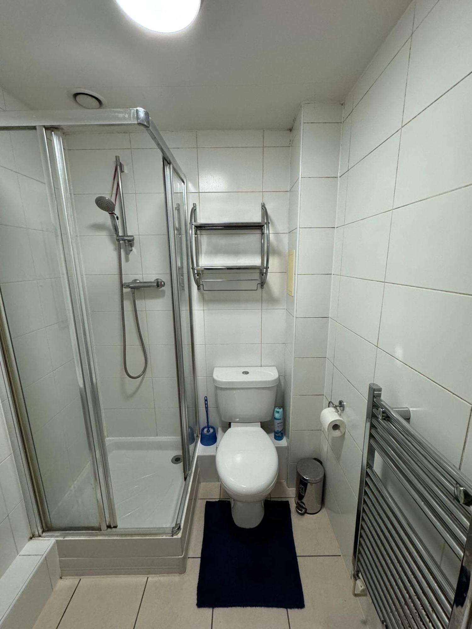 London Gateway Get-Away Apartment Hounslow Exterior photo